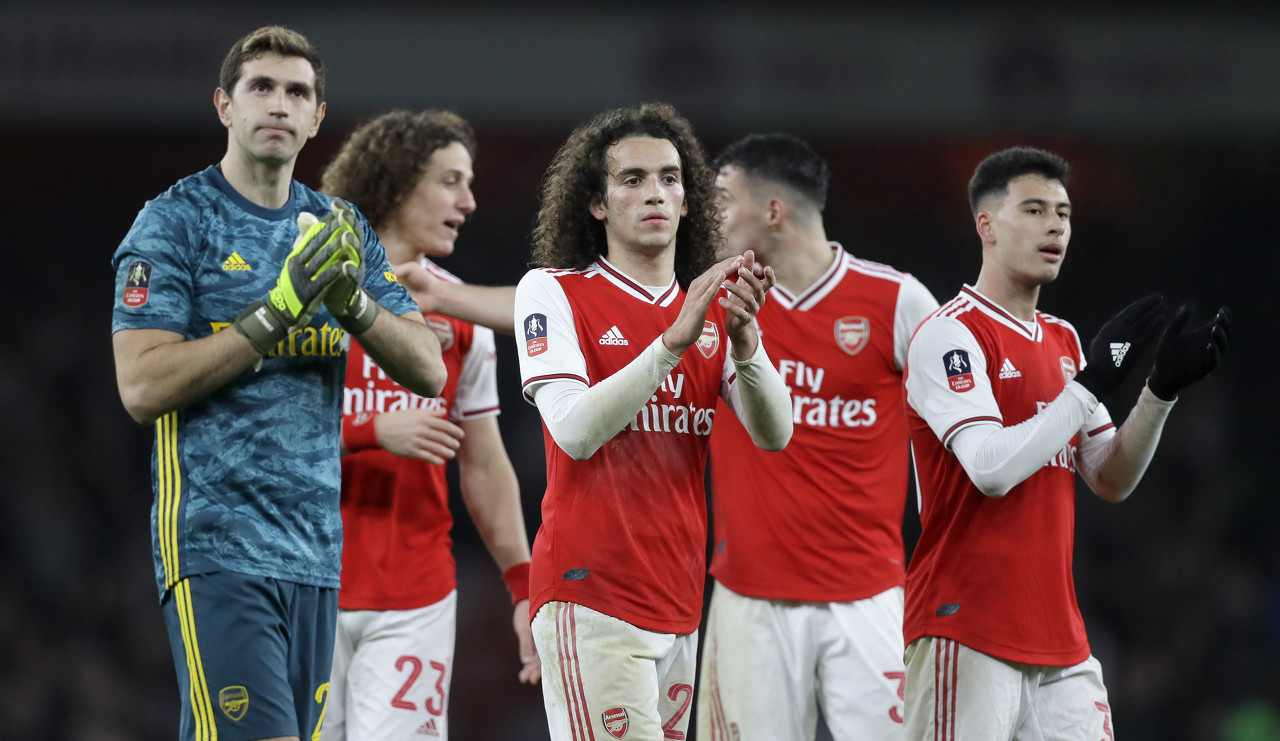 穆帅评价本菲卡13场不败，认为网坛3巨头之一本可以踢足球