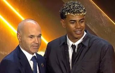 记者：多队关注赫塔16岁中场艾希霍恩，球员解约金1000-1200万